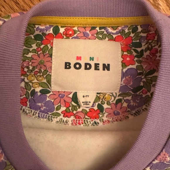 Mini Boden floral  Top with Gray Leggings and pumpkin bag - Picture 6 of 8